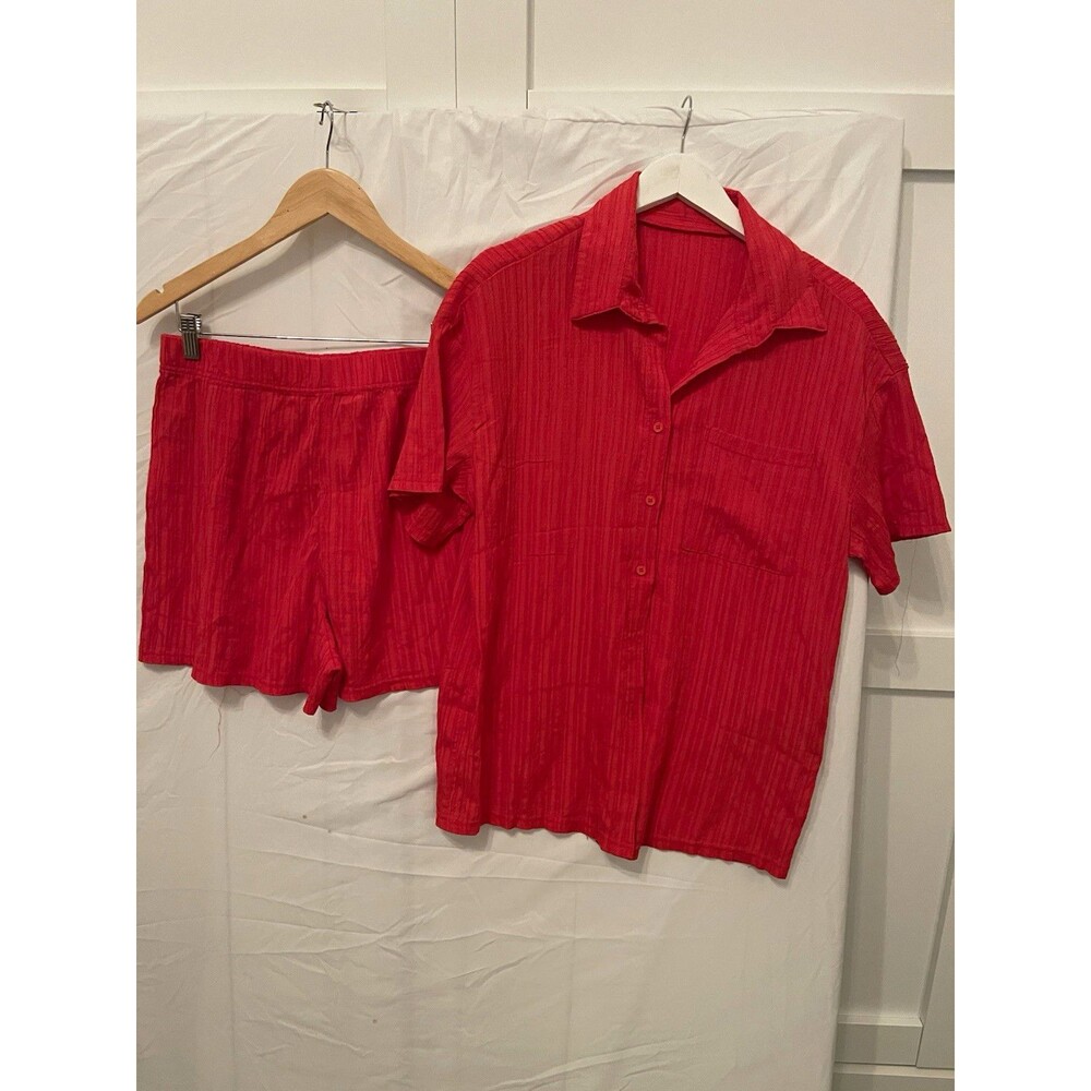 SHEIN Solid 2-Piece Outfit Set L Red Knit Collared Button-Down Shirt & Shorts